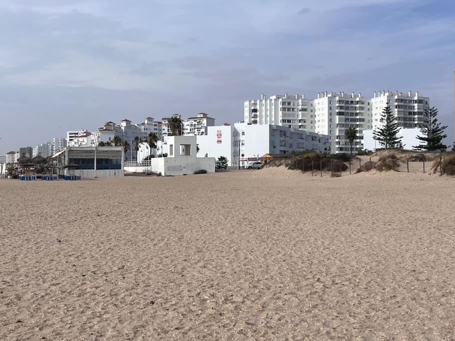 Apto. En La Playa Del Parque Natural Turunos Apartment El Puerto de Santa Maria